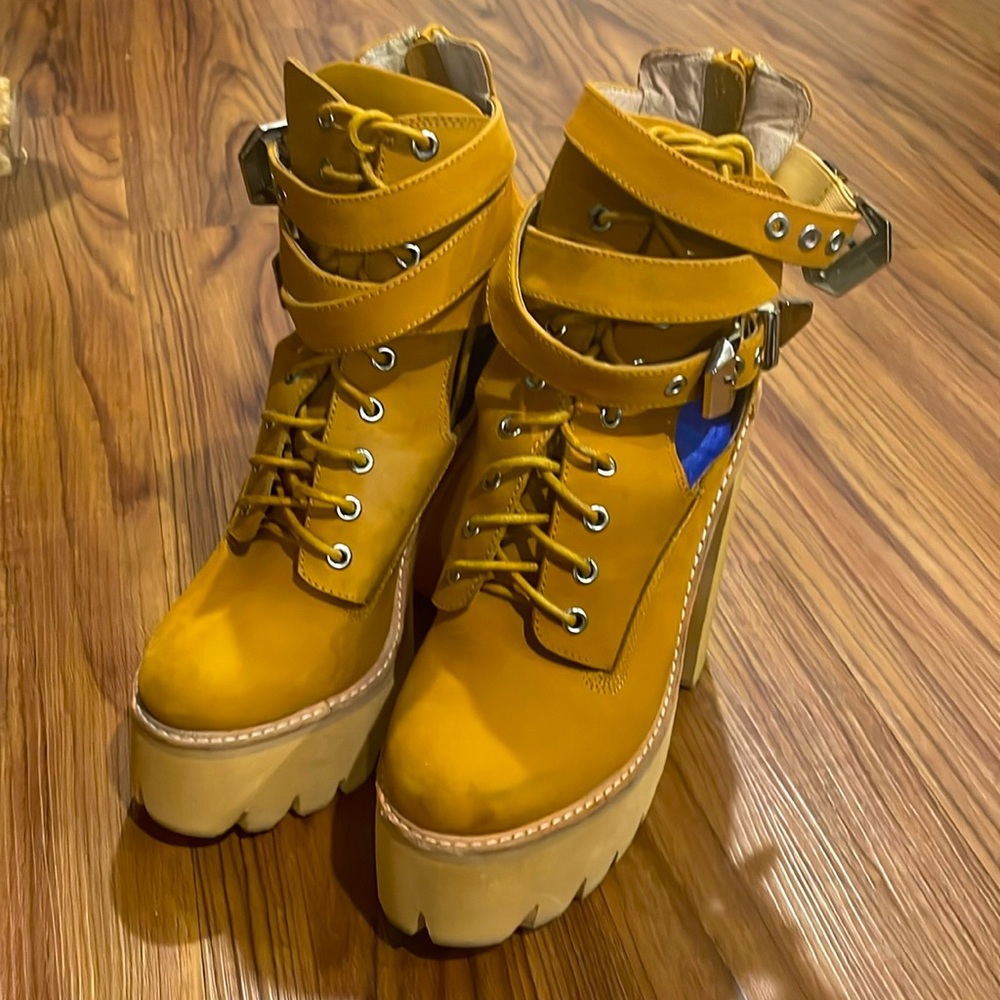 Jeffrey Campbell